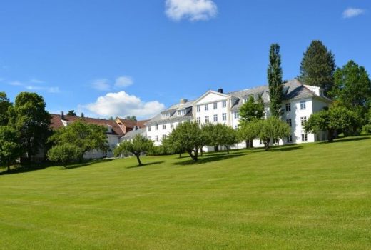 Gjestegården sett fra sydøst. Foto: Bjørn Anders Fredriksen, NMBU 2012