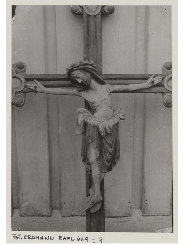 Krusifikset fra Vinger kirke i 1925, tatt av Riksantikvarens restaureringskonsulent Domenico Erdmann Foto: Riksantikvaren