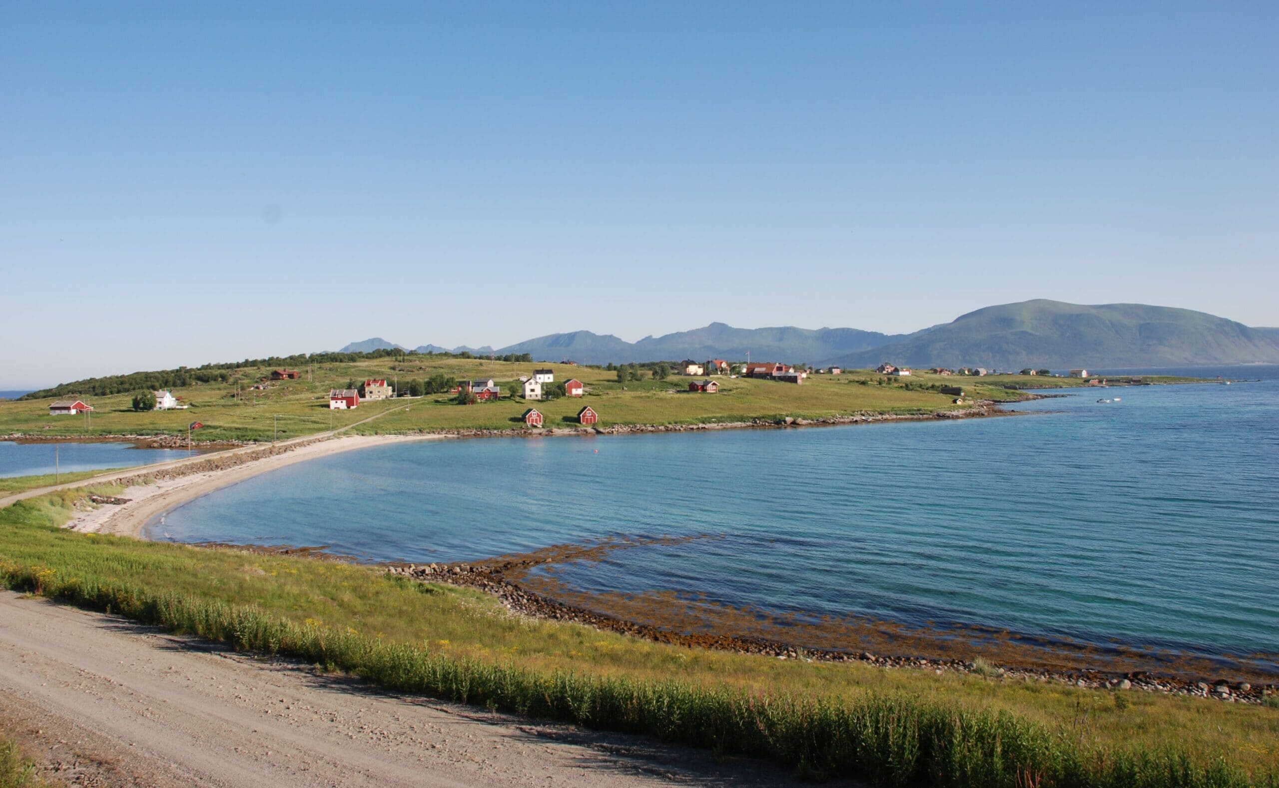 Holdøya, Hadsel kommune. Kystlandskap med aktiv jordbruksdrift. Et eksempel på kombinasjonslandbruk og kulturlandskap i et kystområde Foto: Elin Rose Myrvoll, NIKU