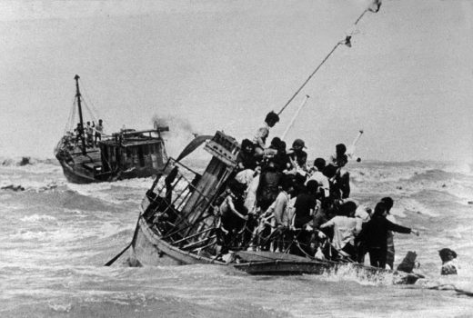 Vietnamesiske båtflyktninger i Sør-Kinahavet i 1979. (Foto: The National Archives of Australia, NAA: A12111, 2/1979/46A/46.)
