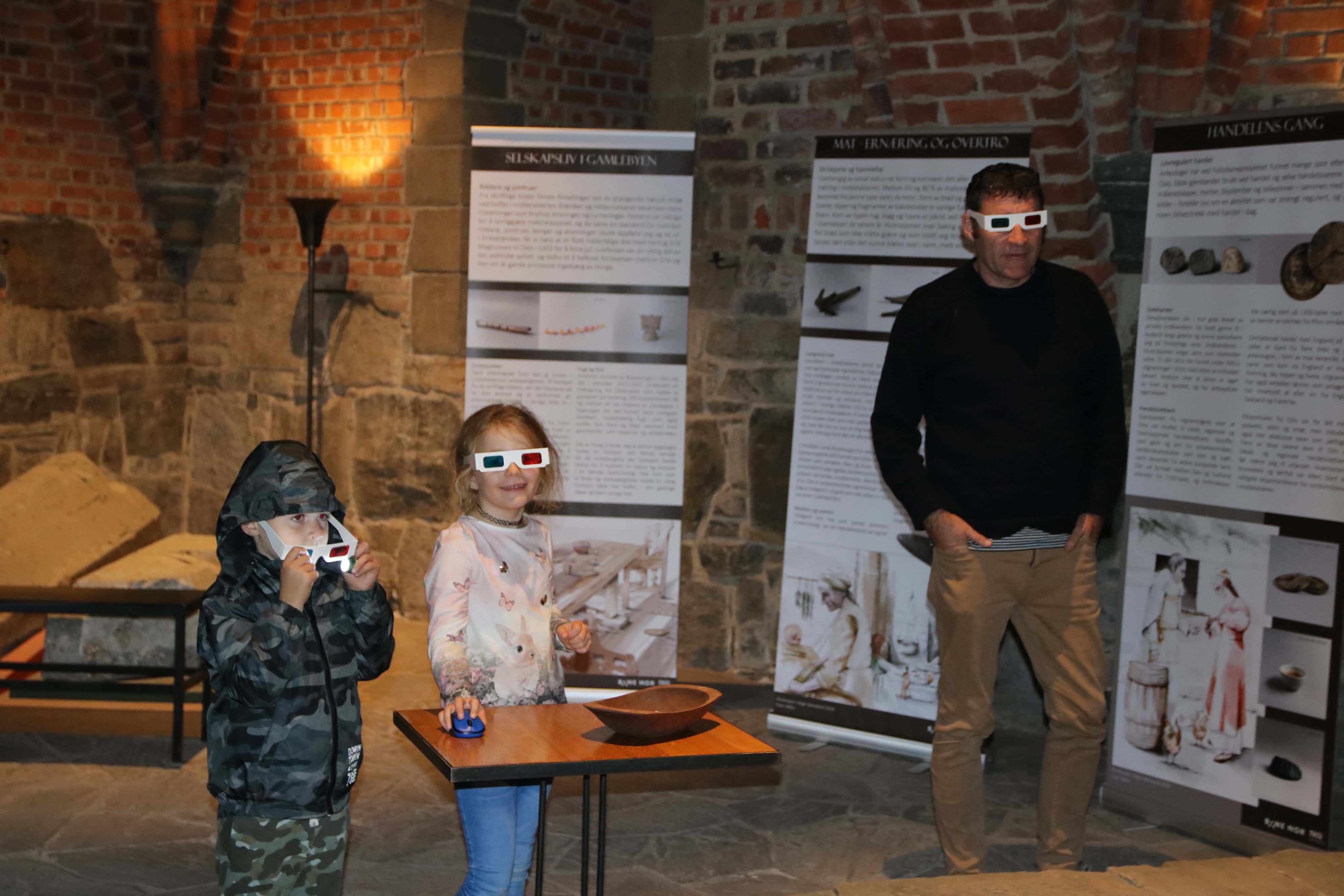 På Kulturnatt tok NIKU med segtemaene Handel, Mat og Selskap, arkeologene Mark Oldham og Sara Langvik Berge, og installasjonen 3D-modeller av strukturer og konstruksjoner fra Follobanen Bispegata.