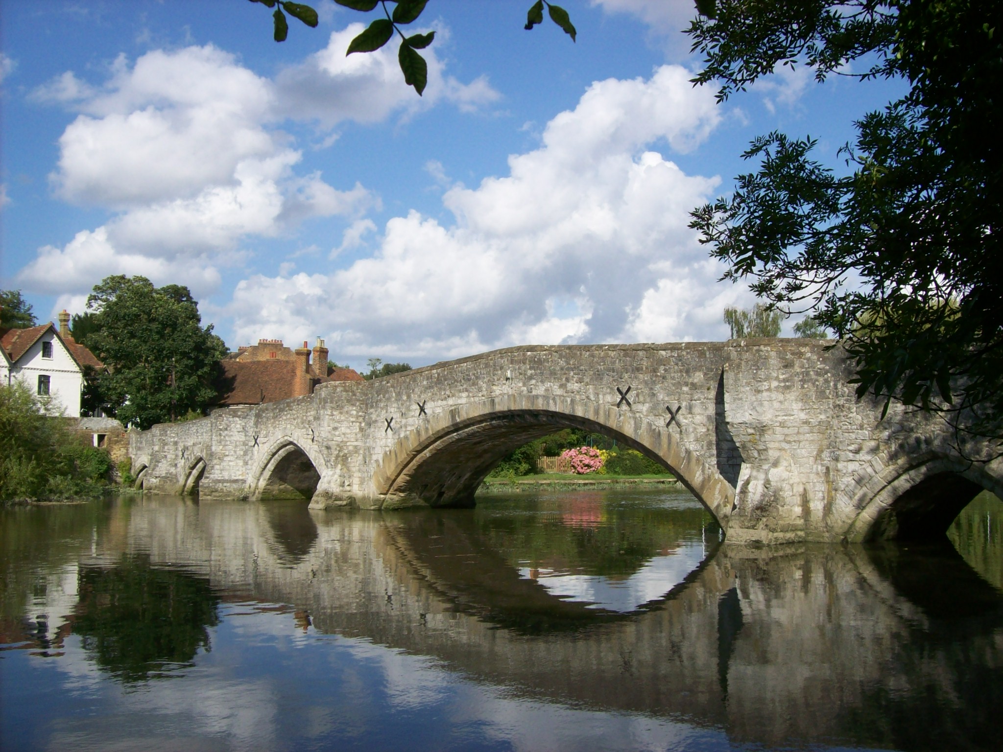 Medieval_bridge,_Aylesford_1_Wikimedia commons