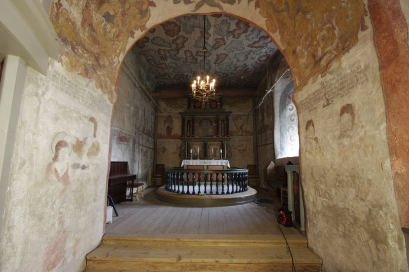 Etter-reformatoriske kalkmalerier i Sauherad kirke.