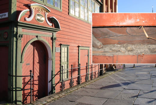 Norsk institutt for kulturminneforskning (NIKU) har sammen med G3H demontert portalen i Finnegården i Bergen. Da panelbord over portalen ble fjernet kom 1700-tallets rankedekor til syne.