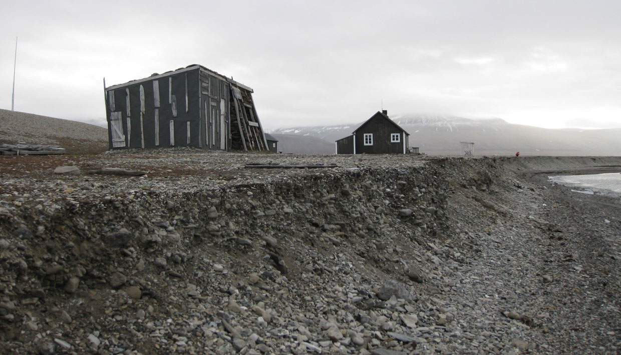 Spor etter gruvedrift. I Hiorthamn på Svalbard finner vi spor etter utvinning av kull. Foto: NIKU/A.C. Flyen