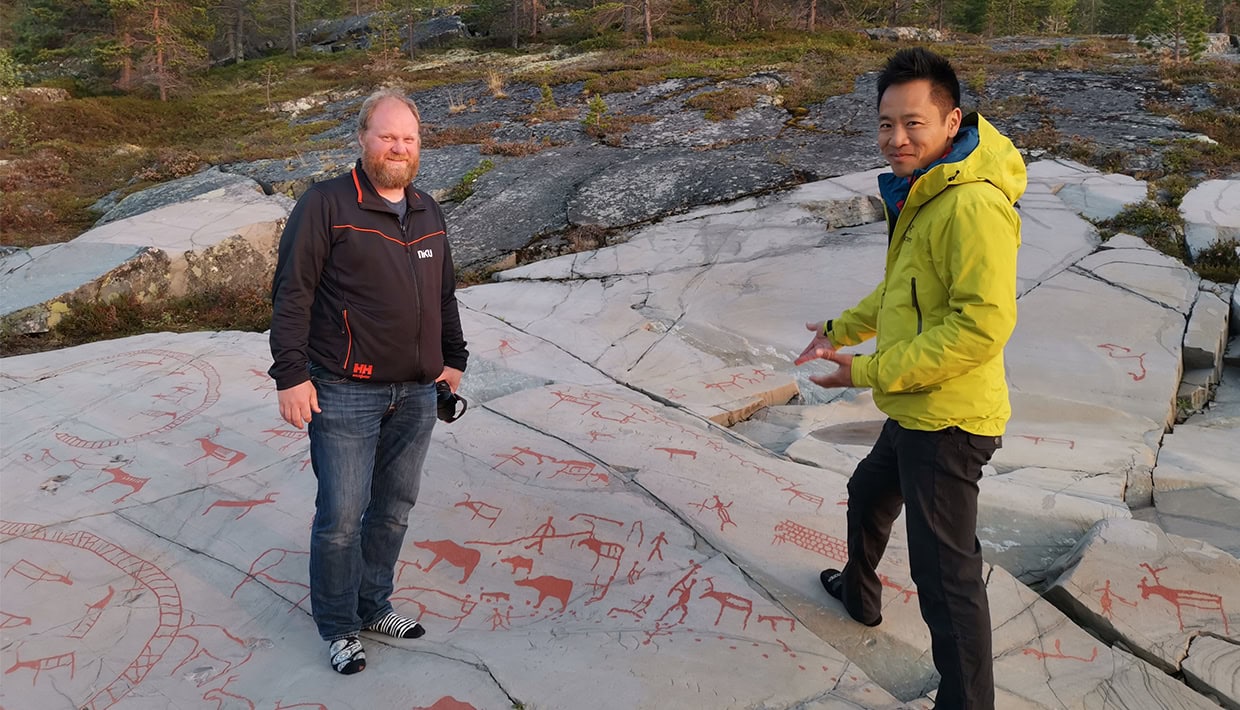 Jan Magne Gjerde og Albert Lin. ved bergkunsten i Alta.