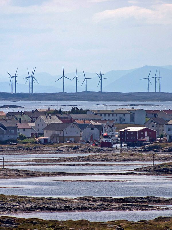 Veiholmene og vindmøller. Foto Kjell Jøran Hansen (CCBYSANC)