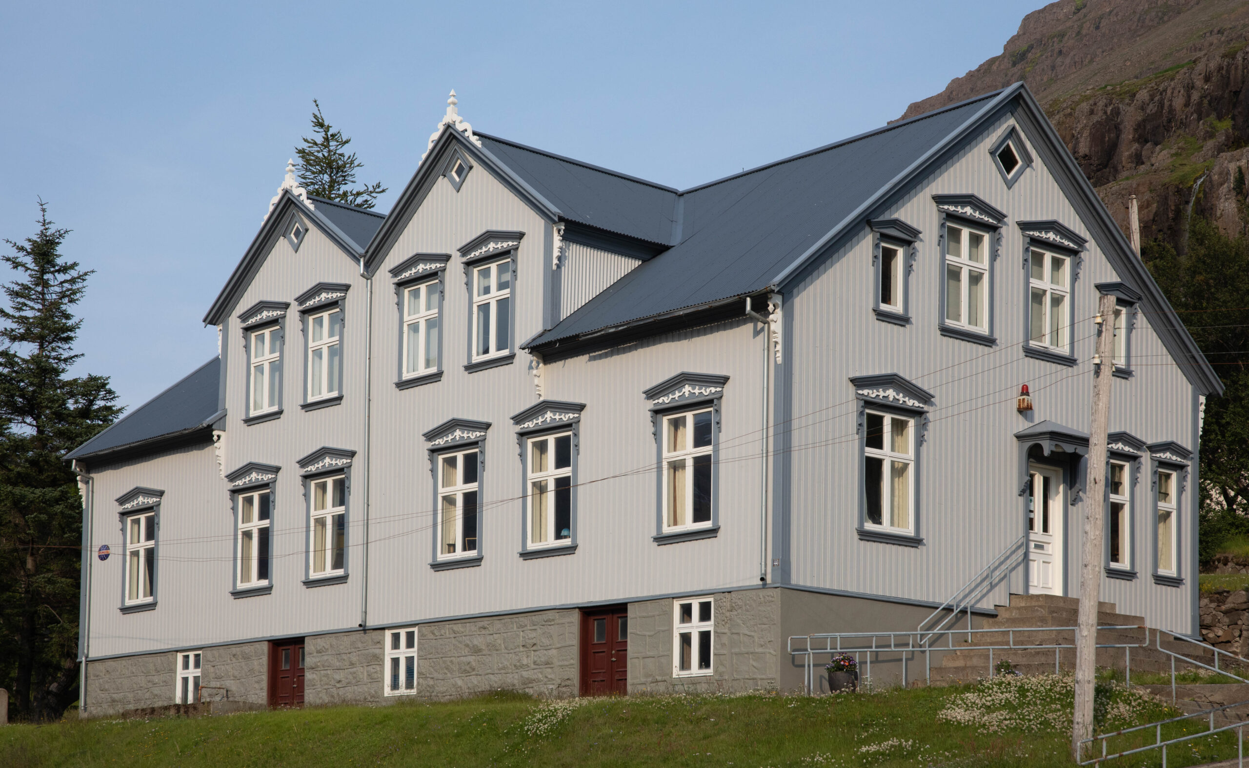 Hus i sveitserstil Seydisfjordur