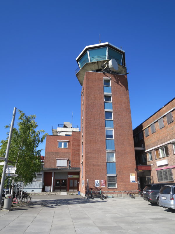 Flytårnet/Kontrolltårnet fra 1966 på Fornebu (Foto NIKU)