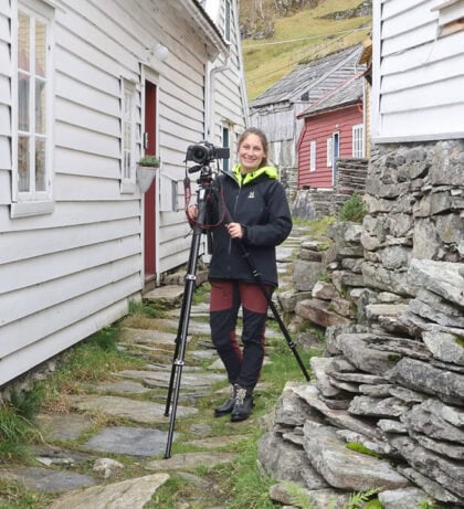 Det tatt ca. 12 000 høyoppløselige bilder av tunet på Havrå med storformatkamera som er grunnlaget for farger og tekstur i modellen. Foto NIKU.