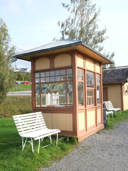 Aviskiosk på Krødern stasjon.