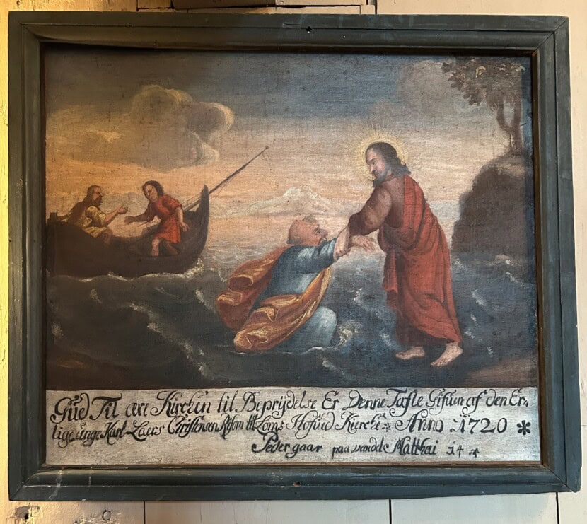 Bilde-beskrivelse: Peter som reddes av Jesus da han prøver å gå på vannet. Votivtalen ble gitt av den Erlige og unge karlen Lars Christofersen Risans til Lom kirke i 1720